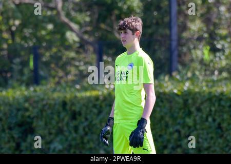 Swansea, Wales. 29. April 2023 Torwart Matty Corran von Wigan Athletic während des Spiels der Professional Development League zwischen Swansea City under 18 und Wigan Athletic under 18 an der Swansea City Academy in Swansea, Wales, Großbritannien am 29. April 2023. Kredit: Duncan Thomas/Majestic Media/Alamy Live News. Stockfoto