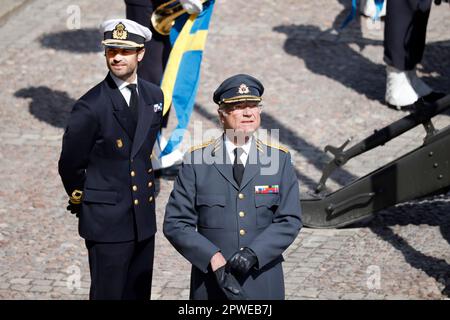 Stockholm, Schweden. 30. April 2023. STOCKHOLM 20230430Prince Carl Philip und König Carl XVI Gustaf zur Feier des Geburtstages von König Carl Gustaf am Sonntag im Stockholmer Palast. Foto: Christine Olsson/TT/Code 10430 Kredit: TT News Agency/Alamy Live News Stockfoto