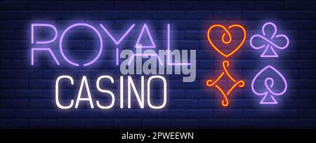 Royal Casino Neon Text mit vier Spielkarten Anzug Symbolen Stock Vektor