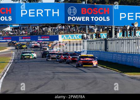 30. April 2023; Wanneroo Raceway, Perth, Westaustralien, Australien: Perth Supersprint 2023. Tag 3; Start des Rennens 9 beim Perth Supersprint Credit: Action Plus Sports Images/Alamy Live News Stockfoto