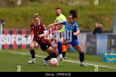 Lewes, Großbritannien. 30. April 2023. Lewes, England, April 30. 2023: Grace Ayre (18 Durham) in Aktion während des FA Womens Championship Fußballspiels zwischen Lewes und Durham im Dripping Pan in Lewes, England. (James Whitehead/SPP) Kredit: SPP Sport Press Photo. Alamy Live News Stockfoto