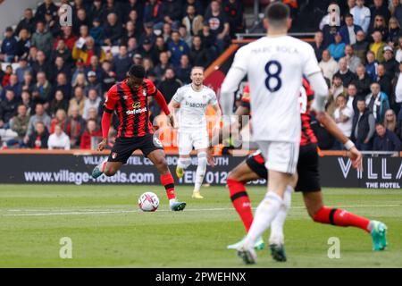 Bournemouths Jefferson Lerma (links) erzielt beim Spiel der Premier League im Vitality Stadium in Bournemouth das erste Tor ihrer Seite. Foto: Sonntag, 30. April 2023. Stockfoto