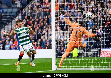 Glasgow, Großbritannien. 30. April 2023. JOTA of Celtic erzielt das 1. Tor beim Scottish Cup im Hampden Park, Glasgow. Das Bild sollte lauten: Neil Hanna/Sportimage Credit: Sportimage Ltd/Alamy Live News Stockfoto