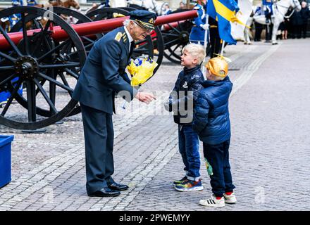 Stockholm, Schweden. 30. April 2023. STOCKHOLM 20230430 König Carl Gustaf zur Feier des Königstags am Sonntag im Stockholmer Palast. Foto: Claudio Bresciani/TT/Code 10090 Kredit: TT News Agency/Alamy Live News Stockfoto
