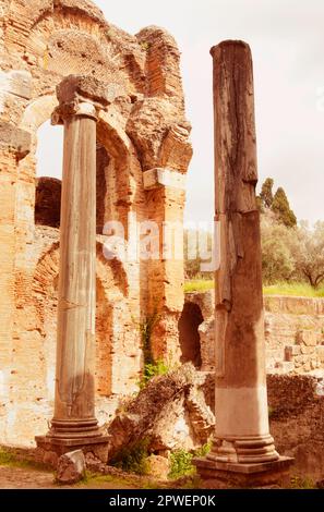 Große Tour durch die Ruinen der Villa Adriana (Adrians Villa) in der Nähe von Tivoli, Italien Stockfoto