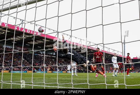 Das Jefferson Lerma von Bournemouth (nicht abgebildet) erzielt beim Spiel der Premier League im Vitality Stadium in Bournemouth das erste Tor seiner Seite. Foto: Sonntag, 30. April 2023. Stockfoto