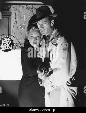 MADELEINE CARROLL und GARY COOPER in einem Publicity Portrait für DEN GENERAL STARBEN 1936 Regisseur LEWIS MEILENSTEIN Drehbuch CLIFFORD ODETS Kostümdesign TRAVIS BANTON Paramount Pictures Stockfoto