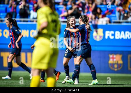 Barcelona, Spanien. 30. April 2023. Laia Codina (FC Barcelona FEM) und Claudia Pina (FC Barcelona FEM) während eines Spiels der Liga F zwischen dem FC Barcelona Femeni und dem Sporting Club de Huelva am 30. April 2023 im Estadi Johan Cruyff in Barcelona, Spanien. (Foto/Felipe Mondino) Kredit: Live Media Publishing Group/Alamy Live News Stockfoto