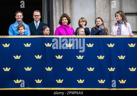 STOCKHOLM 20230430 Kronprinzessin Victoria, Prinz Oscar, Prinz Daniel, Prinz Alexander, Königin Silvia, Prinz Julian, Prinz Gabriel, Prinzessin Estel Stockfoto