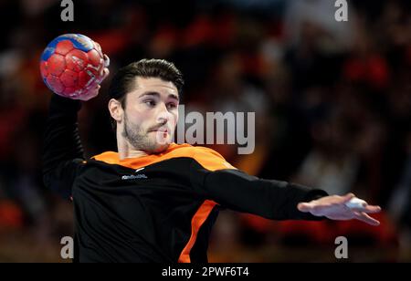 ALMERE - Robin Schoenmaker während der Aufwärmphase für das Handballqualifikationsspiel der Herren bei der Europameisterschaft zwischen den Niederlanden und Griechenland. Die Europameisterschaft findet vom 10. Bis 28. Januar 2024 in Deutschland statt. ANP IRIS VANDEN BROEK Stockfoto