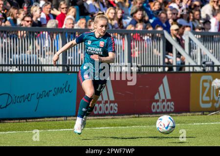 Amsterdam, Niederlande. 29. April 2023. Amsterdam, Niederlande, April 29. 2023: Kim Everaerts (12 Twente) in Aktion während des Spiels Azerion Eredivisie Vrouwen zwischen Ajax und Twente in De Toekmost in Amsterdam, Niederlande. (Leiting Gao/SPP) Kredit: SPP Sport Press Photo. Alamy Live News Stockfoto