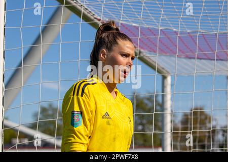 Amsterdam, Niederlande. 29. April 2023. Amsterdam, Niederlande, April 29. 2023: Ein Portrait des Torhüters Lize Kop (1 Ajax) während des Spiels Azerion Eredivisie Vrouwen zwischen Ajax und Twente in De Toekmost in Amsterdam, Niederlande. (Leiting Gao/SPP) Kredit: SPP Sport Press Photo. Alamy Live News Stockfoto