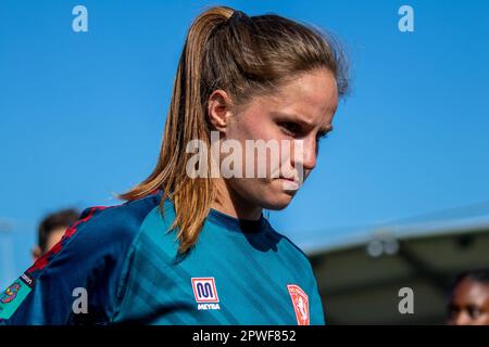 Amsterdam, Niederlande. 29. April 2023. Amsterdam, Niederlande, April 29. 2023: Ein Portrait von Marisa Olislagers (5 Twente) während des Spiels Azerion Eredivisie Vrouwen zwischen Ajax und Twente in De Toekmost in Amsterdam, Niederlande. (Leiting Gao/SPP) Kredit: SPP Sport Press Photo. Alamy Live News Stockfoto