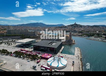 Marseille, Frankreich. 30. April 2023. Allgemeiner Blick auf Marseille, Frankreich, am 25. April 2023. Alter Hafen von Marseille, Mucem - Museum der Zivilisationen Europas und des Mittelmeers, Fort Saint-Jean und Tour du fanal, Basilika Notre Dame de la Garde. Foto: Lionel Urman/ABACAPRESS.COM Kredit: Abaca Press/Alamy Live News Stockfoto