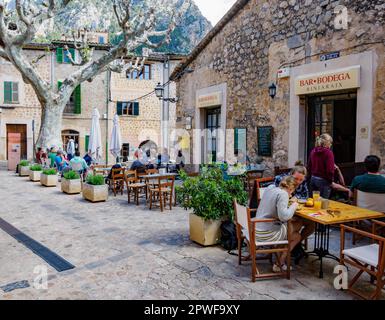 Beliebte Bar und Bodega in Biniaraix über Soller für Spaziergänger entlang der GR221. Dystonenstraße durch das Tramuntana-Gebirge von Mallorca Spanien Stockfoto