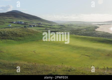 Isle of Harris, Großbritannien - 4 2021. Oktober: Schöner sonniger Tag auf dem Golfplatz Harris Golf Club in Scarista auf der Isle of Lewis und Harris Stockfoto