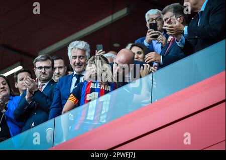 Barcelona, Spanien. 30. April 2023. Luis Rubiales (Präsident der Real Federacion Espanola de Futbol) und Alexia Putellas (FC Barcelona FEM) während eines Spiels der Liga F zwischen dem FC Barcelona Femeni und dem Sporting Club de Huelva am 30. April 2023 in Estadi Johan Cruyff in Barcelona, Spanien. (Foto/Felipe Mondino) Kredit: Live Media Publishing Group/Alamy Live News Stockfoto