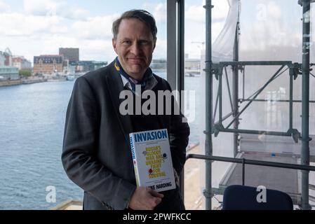 Luke Harding, Bestseller-britischer Autor und ausländischer Korrespondent des Guardian, steht im Ukraine House in Kopenhagen. Er hat sich dort vorgestellt Stockfoto