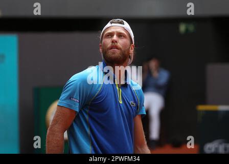 Madrid, Spanien. 30. April 2023. Hugo Grenier von Frankreich bei den Mutua Madrid Open 2023, ATP Masters 1000 Tennis Turnier am 30. April 2023 im Caja Magica in Madrid, Spanien. Foto: Laurent Lairys/ABACAPRESS.COM Kredit: Abaca Press/Alamy Live News Stockfoto