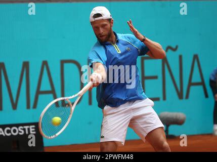 Madrid, Spanien. 30. April 2023. Hugo Grenier von Frankreich bei den Mutua Madrid Open 2023, ATP Masters 1000 Tennis Turnier am 30. April 2023 im Caja Magica in Madrid, Spanien. Foto: Laurent Lairys/ABACAPRESS.COM Kredit: Abaca Press/Alamy Live News Stockfoto