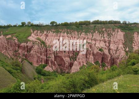 Red Ravine in Sebes Alba wurde an Regentagen aus verschiedenen Blickwinkeln gefangen Stockfoto