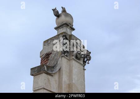 Verschiedene künstlerische Details und Skulturen finden sich im Zentrum der Festung in Alba Iulia, Rumänien. Stockfoto