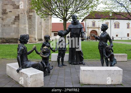 Die Vielzahl von Statuen aus Bronze, die in der Nähe des Zentrums der Festung zu finden sind. Diese Statuen zeigen einen anderen Status der Menschen aus der Vergangenheit Stockfoto