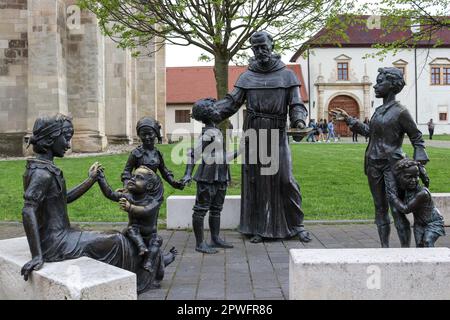 Die Vielzahl von Statuen aus Bronze, die in der Nähe des Zentrums der Festung zu finden sind. Diese Statuen zeigen einen anderen Status der Menschen aus der Vergangenheit Stockfoto