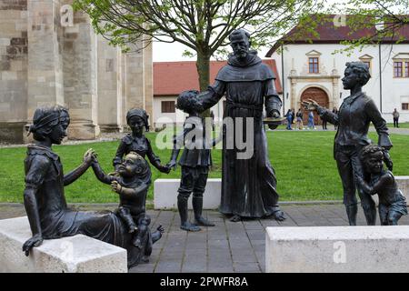 Die Vielzahl von Statuen aus Bronze, die in der Nähe des Zentrums der Festung zu finden sind. Diese Statuen zeigen einen anderen Status der Menschen aus der Vergangenheit Stockfoto