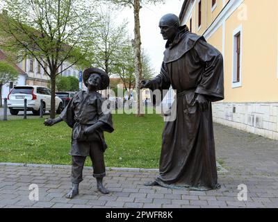 Die Vielzahl von Statuen aus Bronze, die in der Nähe des Zentrums der Festung zu finden sind. Diese Statuen zeigen einen anderen Status der Menschen aus der Vergangenheit Stockfoto