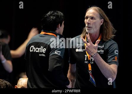 ALMERE - Coach Staffan Olsson während des European Men's Handball Qualifier zwischen den Niederlanden und Griechenland. Die Europameisterschaft findet vom 10. Bis 28. Januar 2024 in Deutschland statt. ANP IRIS VAN DEN BROEK niederlande raus - belgien raus Stockfoto