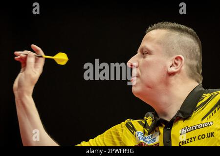 LEEUWARDEN - Dave Chisnall (eng) während des Viertelfinals der Dutch Darts Championship 2023 im WTC Leeuwarden. Dieses Darts-Turnier ist die sechste europäische Tour, die von der Professional Darts Corporation (PDC) organisiert wird. AP-SCHLEIFGERÄT KING Stockfoto