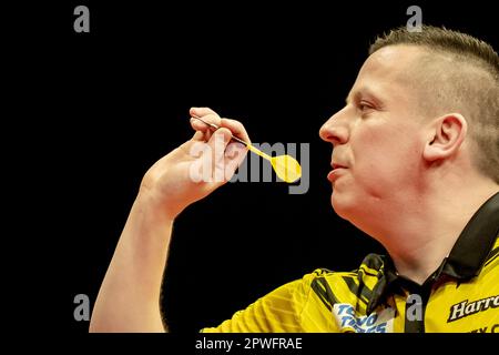 LEEUWARDEN - Dave Chisnall (eng) während des Viertelfinals der Dutch Darts Championship 2023 im WTC Leeuwarden. Dieses Darts-Turnier ist die sechste europäische Tour, die von der Professional Darts Corporation (PDC) organisiert wird. AP-SCHLEIFGERÄT KING Stockfoto