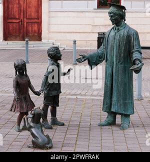 Die Vielzahl von Statuen aus Bronze, die in der Nähe des Zentrums der Festung zu finden sind. Diese Statuen zeigen einen anderen Status der Menschen aus der Vergangenheit Stockfoto
