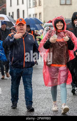 Klone, County Monaghan, Irland. 30. April 2023. Armagh besiegte Down 4-10 zu 0-12 im Halbfinale der Ulster Senior Football Championship in St. Tiernachs Park, Klonen heute. GAA-Fans beider Teams streamen nach dem Spiel auf Clones. Kredit: AG News/Alamy Live News Stockfoto