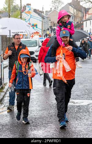 Klone, County Monaghan, Irland. 30. April 2023. Armagh besiegte Down 4-10 zu 0-12 im Halbfinale der Ulster Senior Football Championship in St. Tiernachs Park, Klonen heute. GAA-Fans beider Teams streamen nach dem Spiel auf Clones. Kredit: AG News/Alamy Live News Stockfoto