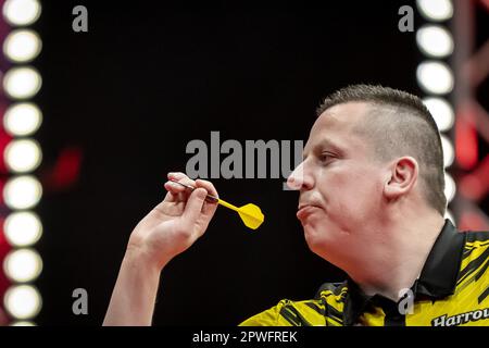 LEEUWARDEN - Dave Chisnall (eng) während des Viertelfinals der Dutch Darts Championship 2023 im WTC Leeuwarden. Dieses Darts-Turnier ist die sechste europäische Tour, die von der Professional Darts Corporation (PDC) organisiert wird. AP-SCHLEIFGERÄT KING Stockfoto