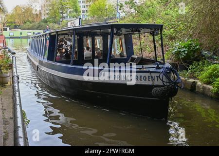 Warwick Avenue, London, Großbritannien. 30. April 2023. Schmalboote, Lastkähne und Kanalboote nehmen dieses Jahr am 40. Jahrestag der IWA Canalway Cavalcade Teil und feiern das nautische Leben auf den Wasserstraßen in Little Venice, London, Großbritannien. Kredit: Siehe Li/Picture Capital/Alamy Live News Stockfoto