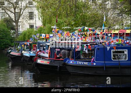 Warwick Avenue, London, Großbritannien. 30. April 2023. Schmalboote, Lastkähne und Kanalboote nehmen dieses Jahr am 40. Jahrestag der IWA Canalway Cavalcade Teil und feiern das nautische Leben auf den Wasserstraßen in Little Venice, London, Großbritannien. Kredit: Siehe Li/Picture Capital/Alamy Live News Stockfoto
