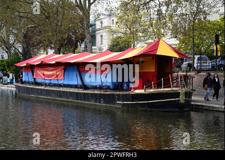 Warwick Avenue, London, Großbritannien. 30. April 2023. Schmalboote, Lastkähne und Kanalboote nehmen dieses Jahr am 40. Jahrestag der IWA Canalway Cavalcade Teil und feiern das nautische Leben auf den Wasserstraßen in Little Venice, London, Großbritannien. Kredit: Siehe Li/Picture Capital/Alamy Live News Stockfoto