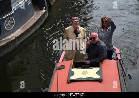 Warwick Avenue, London, Großbritannien. 30. April 2023. Schmalboote, Lastkähne und Kanalboote nehmen dieses Jahr am 40. Jahrestag der IWA Canalway Cavalcade Teil und feiern das nautische Leben auf den Wasserstraßen in Little Venice, London, Großbritannien. Kredit: Siehe Li/Picture Capital/Alamy Live News Stockfoto