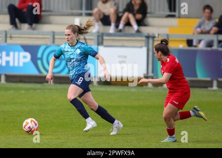 London, Großbritannien. 30. April 2023. London, England, April 30. 2023: Amy Rodgers (8 London City Lionesses) in Aktion während des FA Women's Championship Spiels zwischen London City Lionesses und Coventry United in London, England. (Alexander Canillas/SPP) Guthaben: SPP Sport Press Photo. Alamy Live News Stockfoto