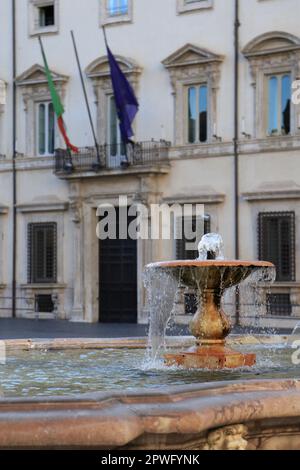 Brunnen des Platzes Colonna in Rom, Italien Stockfoto