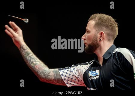 LEEUWARDEN - Danny Noppert während des Viertelfinals der Dutch Darts Championship 2023 im WTC Leeuwarden. Dieses Darts-Turnier ist die sechste europäische Tour, die von der Professional Darts Corporation (PDC) organisiert wird. AP-SCHLEIFGERÄT KING Stockfoto