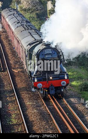 The Flying Scotsman auf seiner Ehrenreise durch Großbritannien auf dem St. Levan Viadukt in Plymouth. Es wurde als die berühmteste Dampflokomo der Welt beschrieben Stockfoto