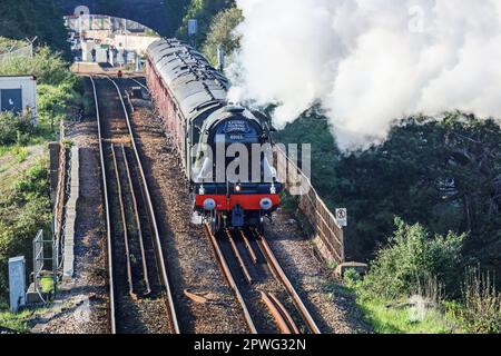 The Flying Scotsman auf seiner Ehrenreise durch Großbritannien auf dem St. Levan Viadukt in Plymouth. Es wurde als die berühmteste Dampflokomo der Welt beschrieben Stockfoto