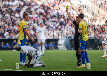 Kopenhagen, Dänemark. 30. April 2023. Schiedsrichter Sandi Putros, der während des Superliga-Spiels 3F zwischen dem FC Copenhagen und Broendby IF in Parken in Kopenhagen gesehen wurde. (Foto: Gonzales Photo/Alamy Live News Stockfoto