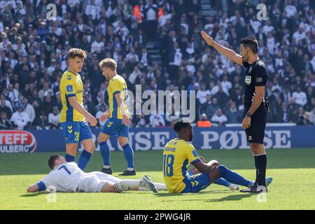 Kopenhagen, Dänemark. 30. April 2023. Schiedsrichter Sandi Putros, der während des Superliga-Spiels 3F zwischen dem FC Copenhagen und Broendby IF in Parken in Kopenhagen gesehen wurde. (Foto: Gonzales Photo/Alamy Live News Stockfoto