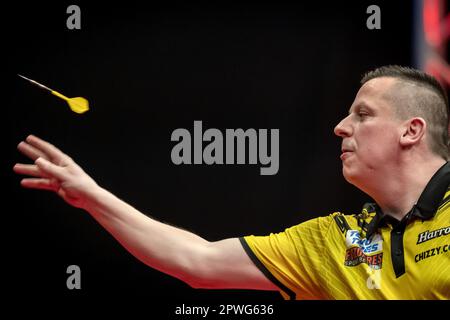 LEEUWARDEN - Dave Chisnall (eng) während des Halbfinals der Dutch Darts Championship 2023 im WTC Leeuwarden. Dieses Darts-Turnier ist die sechste europäische Tour, die von der Professional Darts Corporation (PDC) organisiert wird. AP-SCHLEIFGERÄT KING Stockfoto