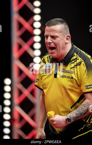 LEEUWARDEN - Dave Chisnall (eng) während des Halbfinals der Dutch Darts Championship 2023 im WTC Leeuwarden. Dieses Darts-Turnier ist die sechste europäische Tour, die von der Professional Darts Corporation (PDC) organisiert wird. AP-SCHLEIFGERÄT KING Stockfoto